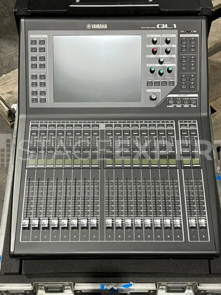 Yamaha QL1 Digital Mixing Console with Flight Case, 16+2