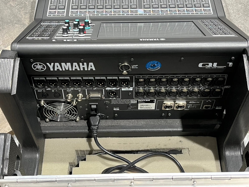 Yamaha QL1 Digital Mixing Console – 32ch, 16+2 Faders
