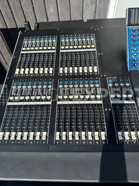 Yamaha M7CL-48 + 3x SB168 with Flight Case | Stage Experts