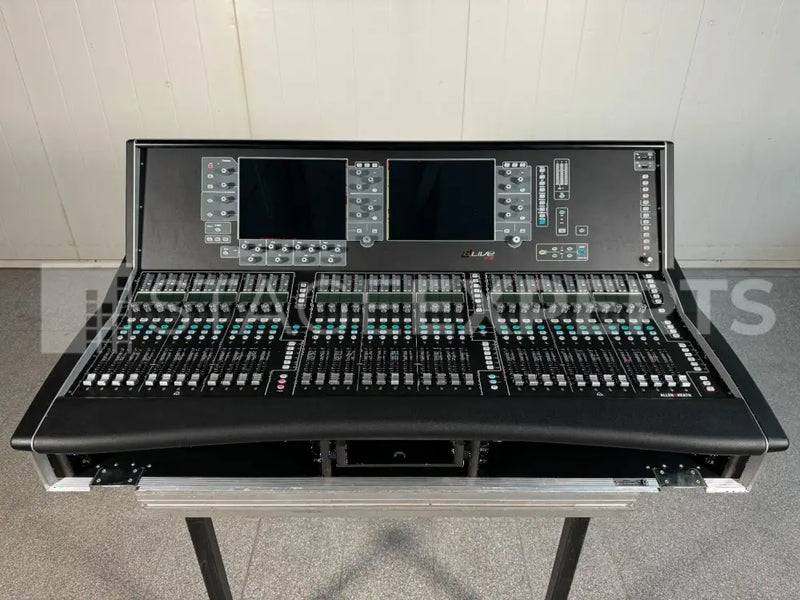 Allen & Heath dLive S7000 + DM64 MixRack Digital Mixer