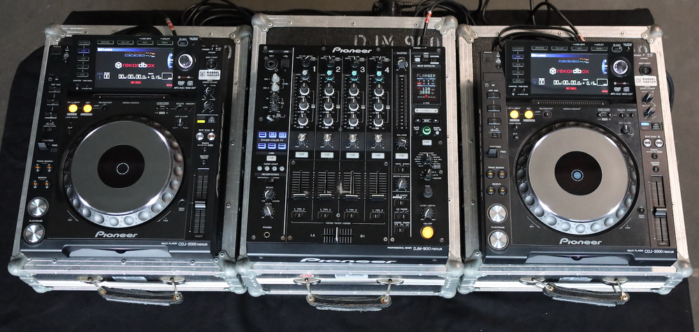 Pioneer DJ: 2x CDJ-2000 Nexus + DJM-900 Nexus Set