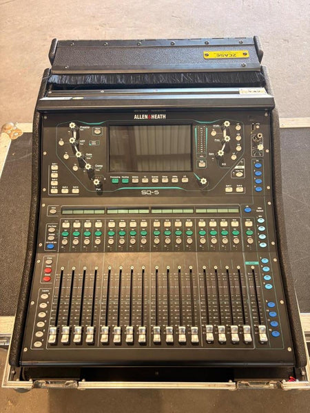 Allen & Heath SQ5 inkl. Case rollbar