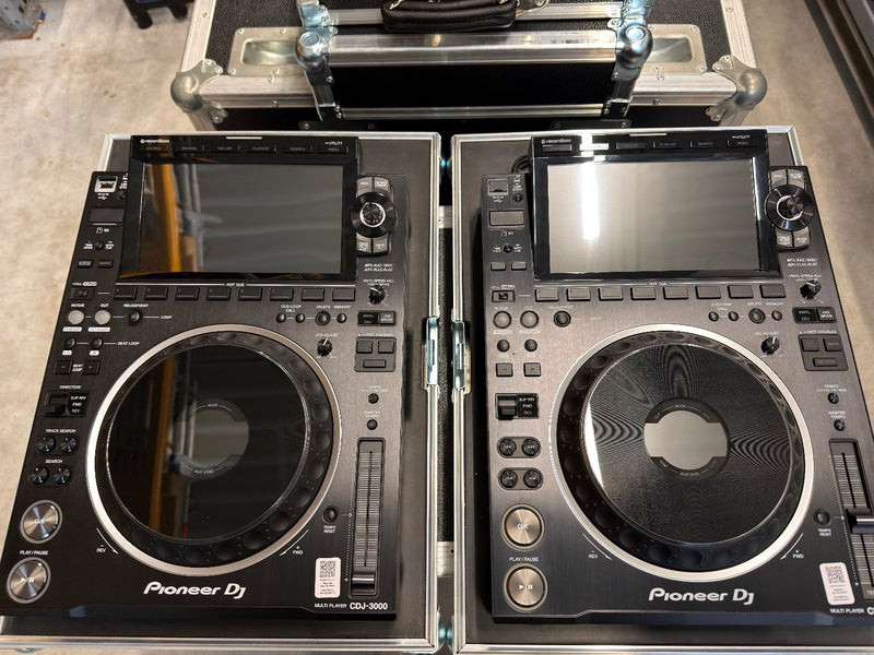 AlphaTheta CDJ-3000 with Flight Case | Pro Media Player