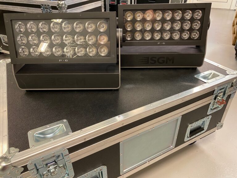 SGM P-6 IP66 Wash – 8x Package with 4‑Way Flight Cases