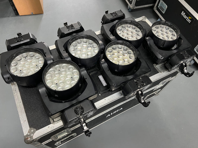 Martin MAC Aura LED Wash – 6x Set with Clamps & Flightcase