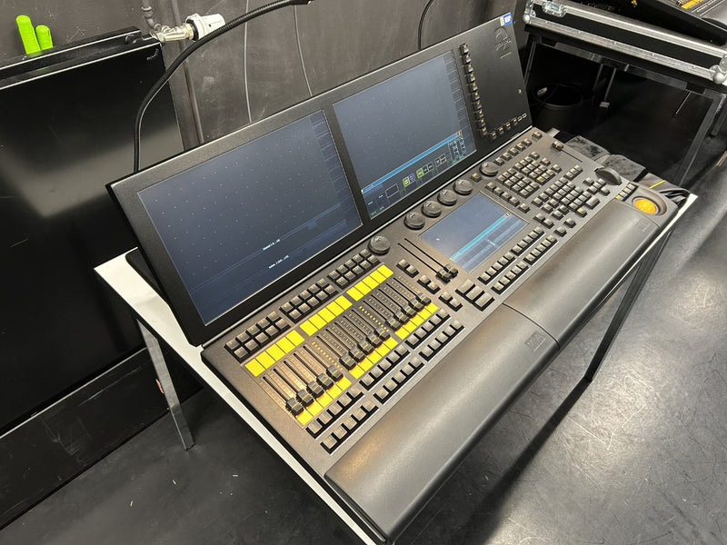 MA Lighting grandMA2 Light Console with Flight Case & Lamps