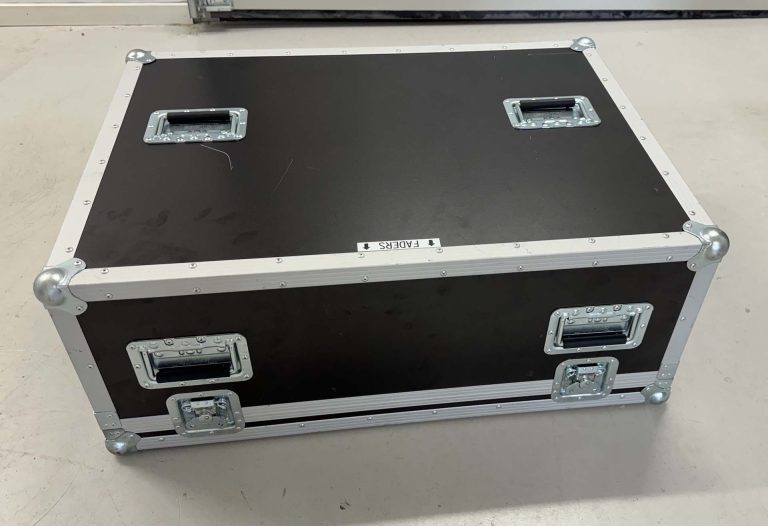 Yamaha QL5 Digital Mixer with Dante, Supplied Flight Case