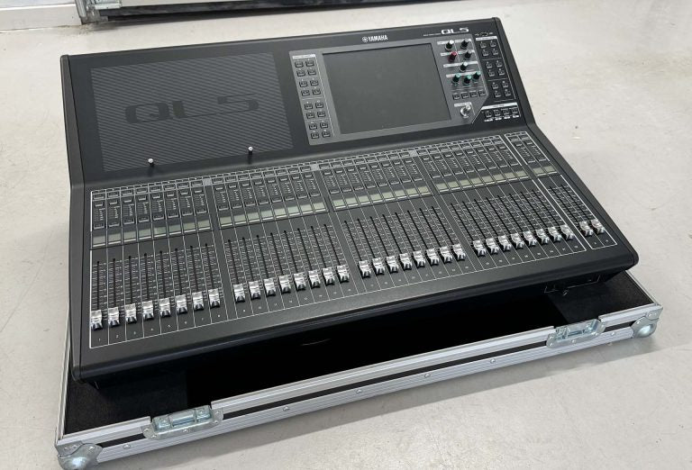 Yamaha QL5 Digital Mixer with Dante, Supplied Flight Case