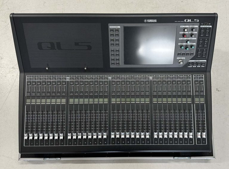 Yamaha QL5 Digital Mixer with Dante, Supplied Flight Case