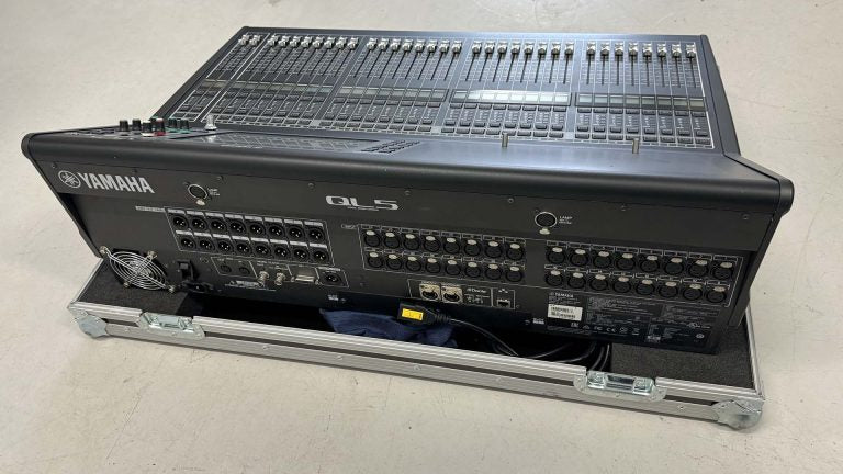 Yamaha QL5 Digital Mixer with Dante, Supplied Flight Case