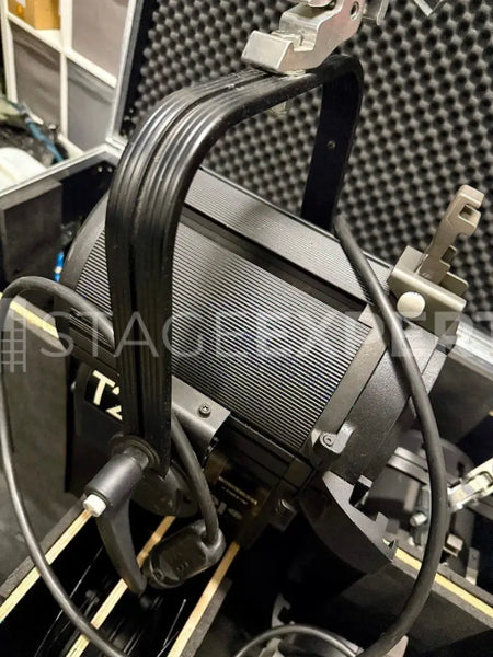ARRI True Blue T2 2kW Fresnel 4-Pack, Black + Flight Case