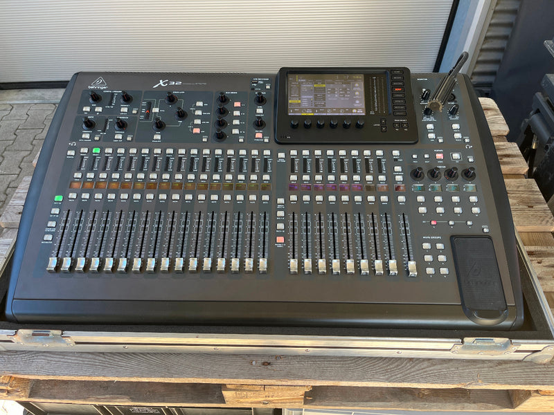 Behringer X32 Full Size + S16 Stagebox Set with Flight Case