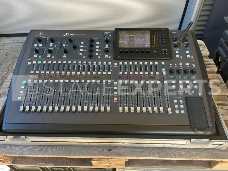 Behringer X32 Full Size + S16 Stagebox Set with Flight Case