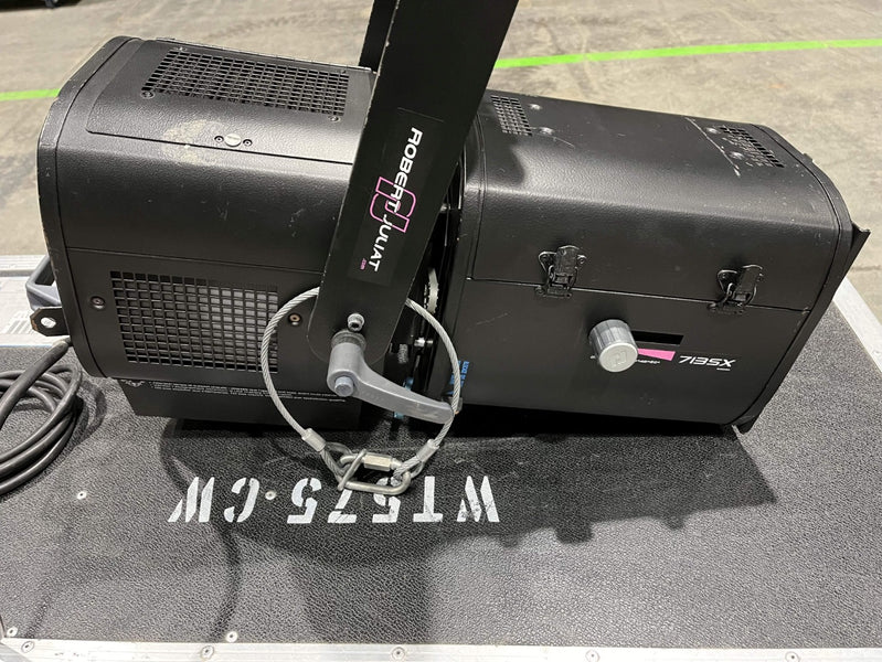 Robert Juliat 713SX2 2kW Zoom Profile 29–50° – Stage Experts