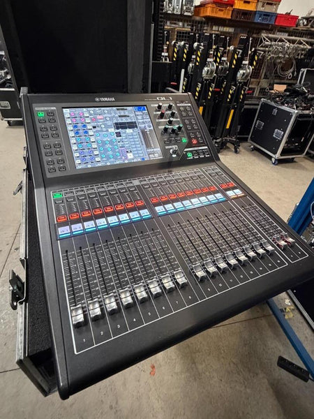 Yamaha QL1 Digital Mixing Console with Case – Pro Audio