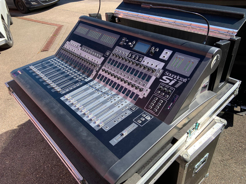 Soundcraft Si1 Digital Mixer 48+4, supplied with Flightcase