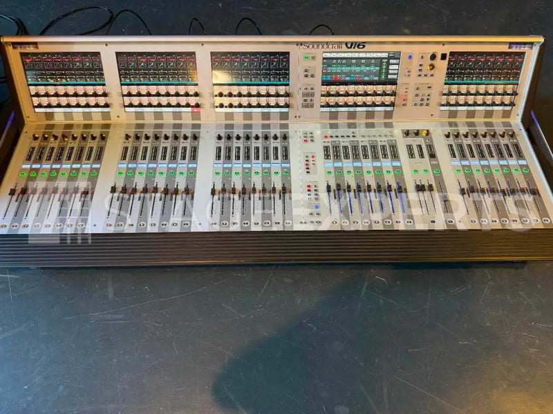 Soundcraft Vi600 digital console incl. Local Rack & cases