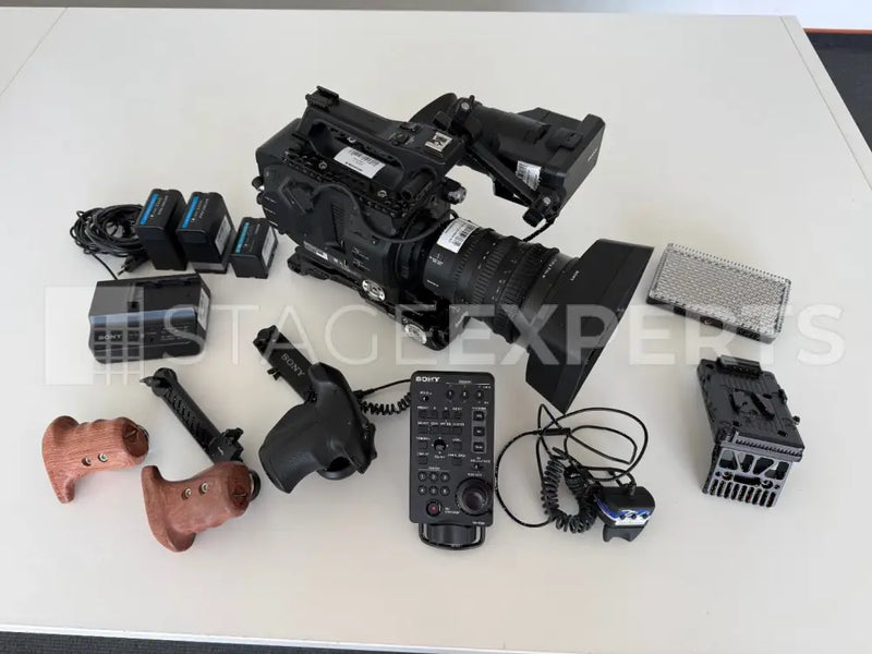 Sony FS7 II Kit with 18–110mm Lens, Batteries & Case