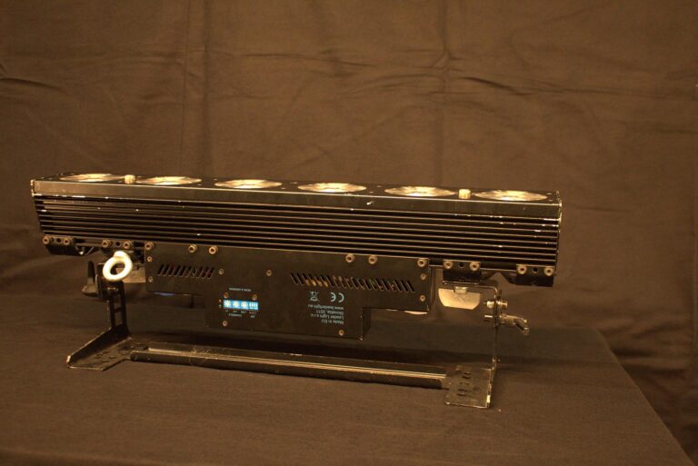 Leaderlight LL Stage 6-06 W 1° – 12-Unit Lighting Package