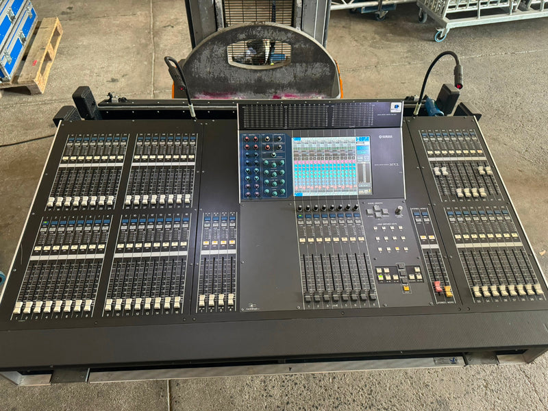 Yamaha M7CL-48 V3 Digital Mixer with Meter Bridge & Case