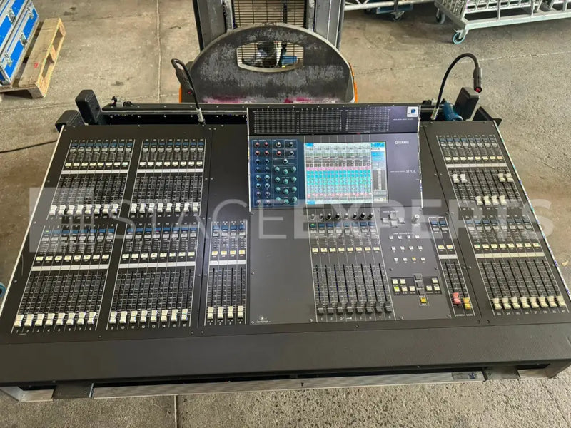 Yamaha M7CL-48 V3 Digital Mixer with Meter Bridge & Case