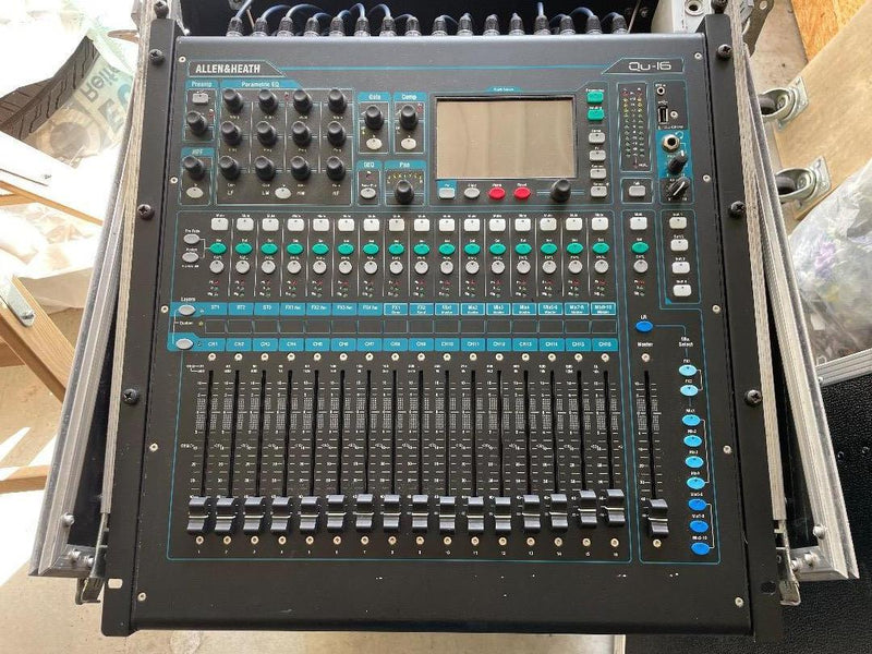 Allen & Heath Qu-16 Digital Mixer with Rack Ears – 16ch