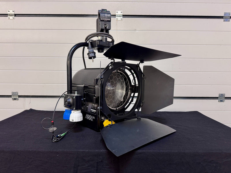 ARRI True Blue ST1 1kW PO Fresnel 4-Light Set, Black