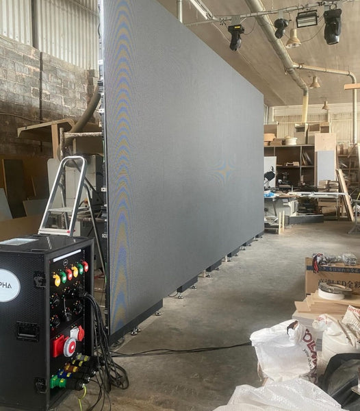 ALPHA Outdoor LED Screen P3.9 18m² with NovaStar VX400 Package