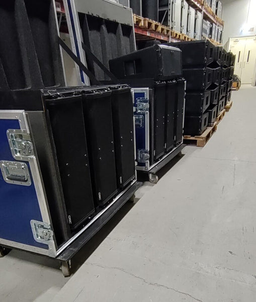 QSC WideLine-10 32-Cabinet Line Array Package with Cases