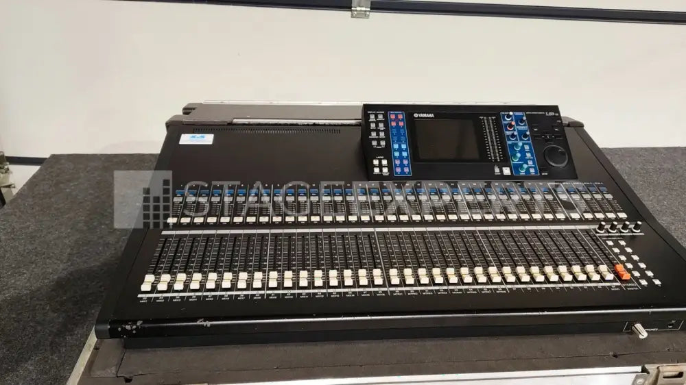 Yamaha LS9-32 Digital Mixer with Amptown Case – Live Console