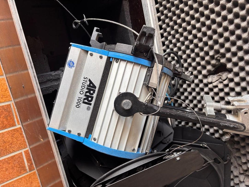 ARRI Studio 1000 Fresnel – Set of 4 with Case & Barn Doors