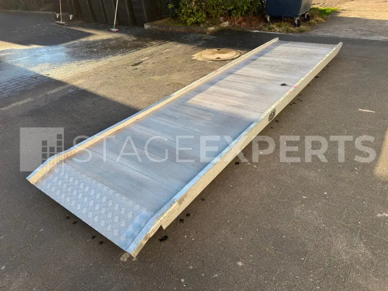 TSN Aluminium Loading Ramp 4480x1000mm Anti‑Slip – Raised Curbs