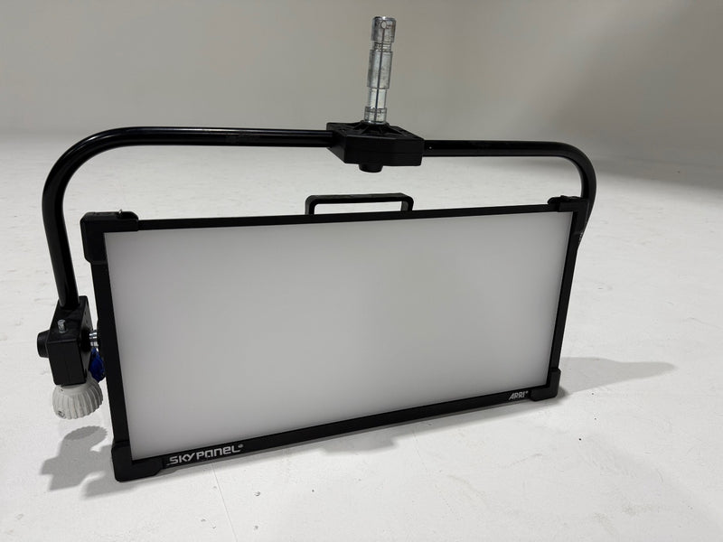 ARRI SkyPanel S60-C Black – P.O. Yoke with PSU & Cable