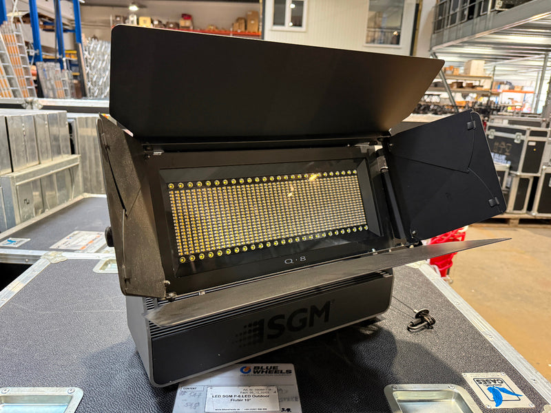 SGM Q-8 LED Floodlights with Barndoors – 4-Unit Flight Case