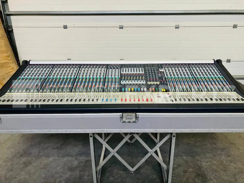 Soundcraft MH3 40‑Channel Analogue Mixer with Flightcase