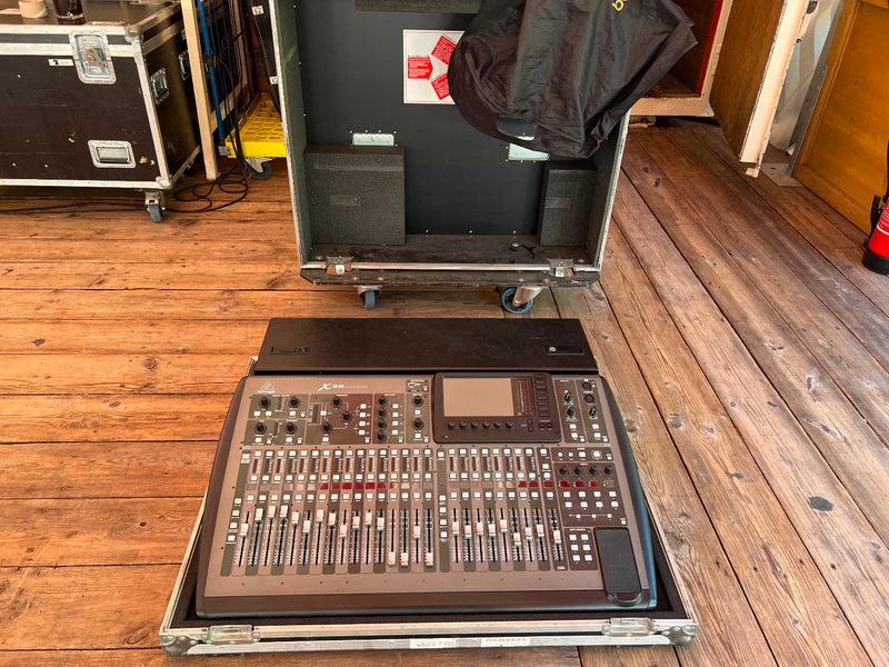 Behringer X32 Digital Mixer with Roadinger Doghouse Case