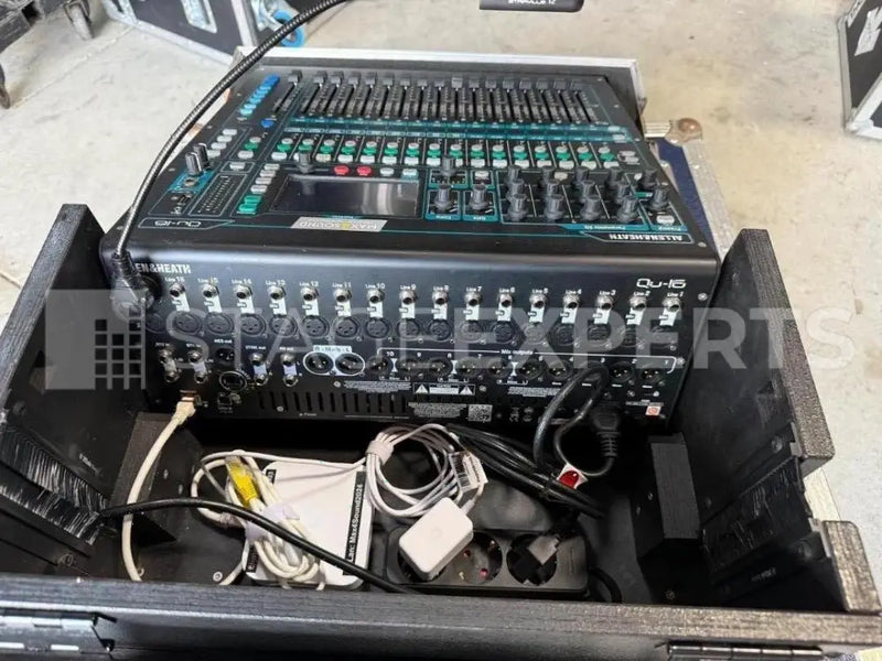 Allen & Heath QU-16 Digital Mixer with Case for Live Sound
