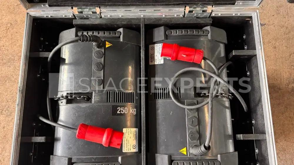 Verlinde Stagemaker SR5 D8+ 250 kg Hoist with Double Case