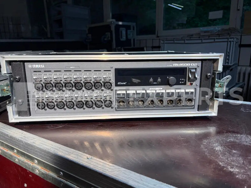 Yamaha Rio1608-D2 Digital Stagebox + Amptown Case