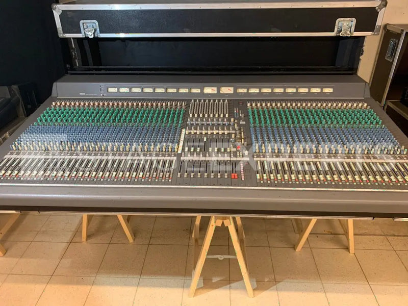 Yamaha PM4000 Analogue Mixing Console, 48 Mono + 4 Stereo