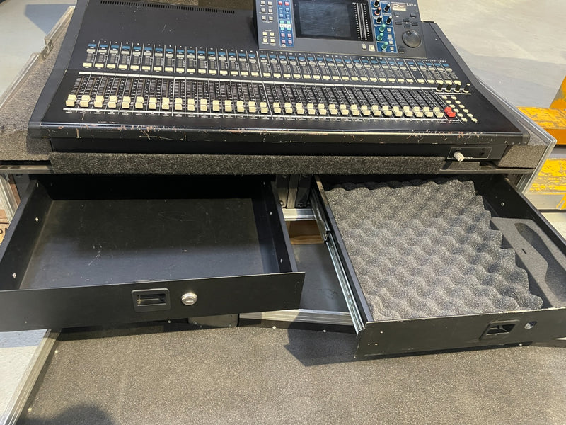Yamaha LS9-32 Digital Mixing Console with Flightcase and Lamp