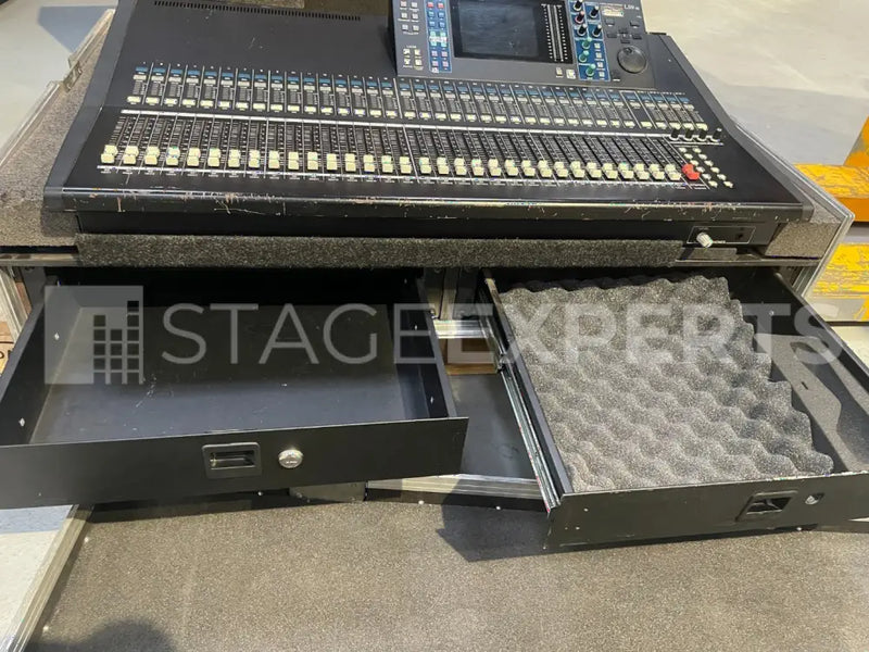 Yamaha LS9-32 Digital Mixing Console with Flightcase & Lamp
