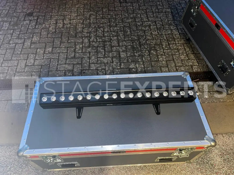Fos Bar 18x10W Pro LED Batten – Touring cases, power leads