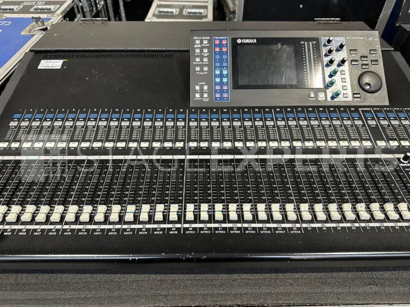 Yamaha LS9-32 Digital Mixing Desk, 32-Channel Mixer