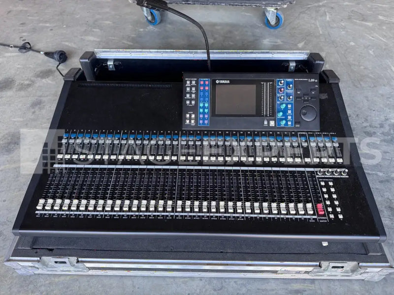 Yamaha LS9-32 Digital Mixing Console with Flight Case and Lamp
