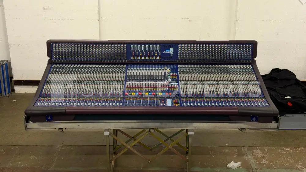 Midas Heritage H4000 Analogue Mixing Desk with Flight Case