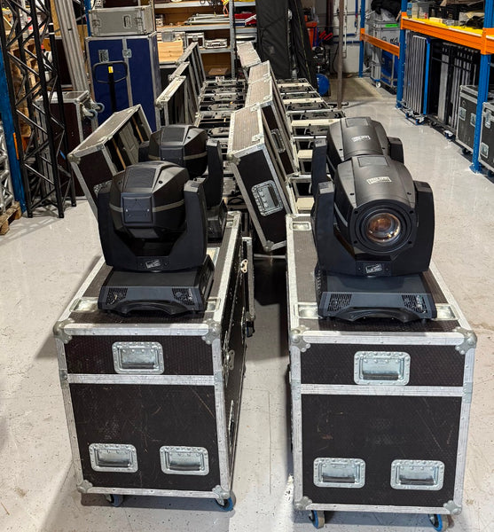 Clay Paky Alpha Spot QWO 800 – 24 fixtures, 2‑unit cases