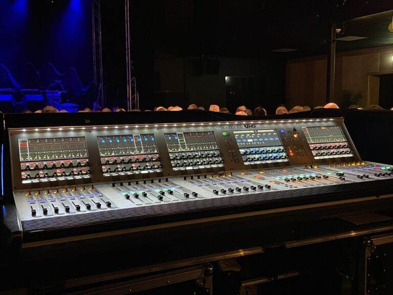 Soundcraft Vi600 Digital Mixing System with Stage Racks