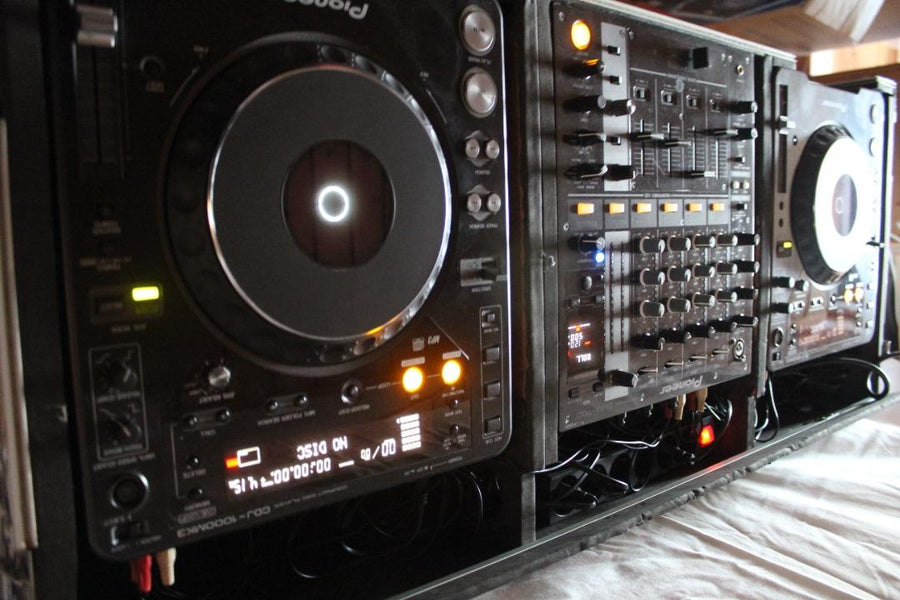 Pioneer CDJ-1000MK3 (2) + DJM-700 with Reloop Case