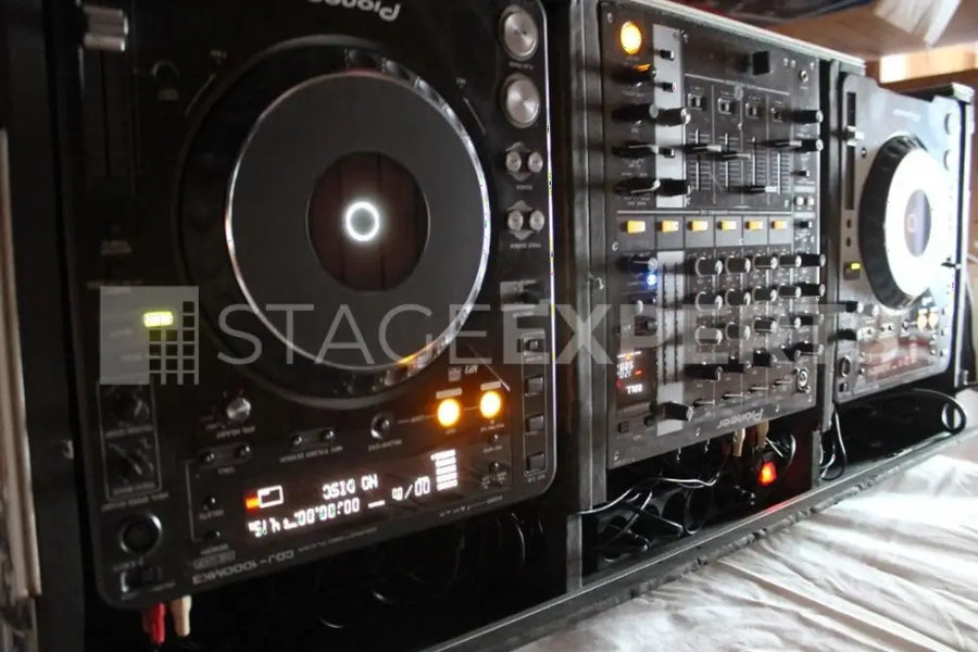 Pioneer CDJ-1000MK3 Pair + DJM-700 Mixer, Reloop Case
